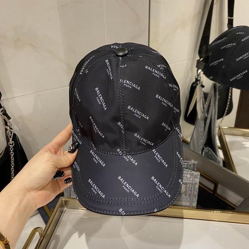 Ba*len*cia*ga hat